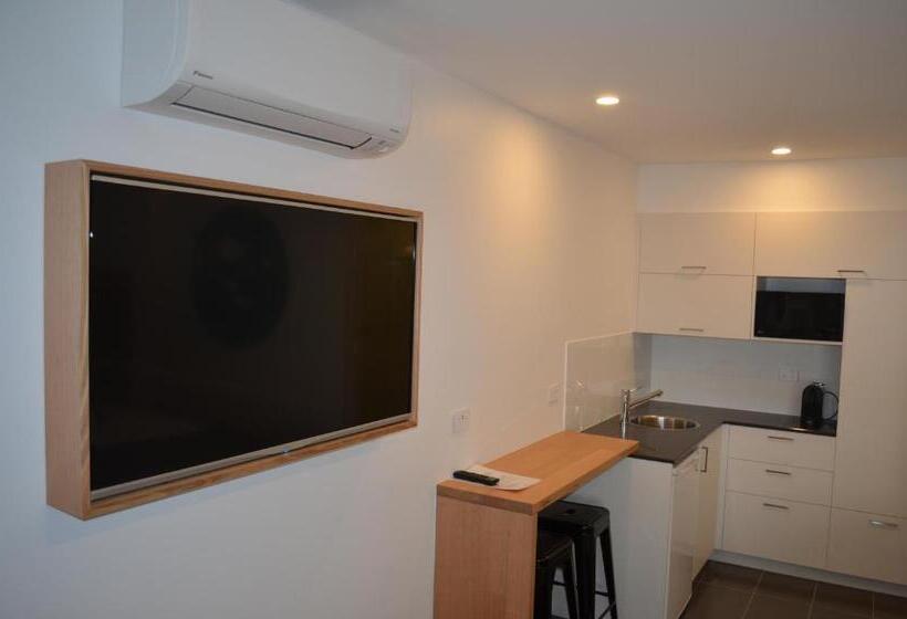 Deluxe Suite King Bed, Bright Colonial Motel