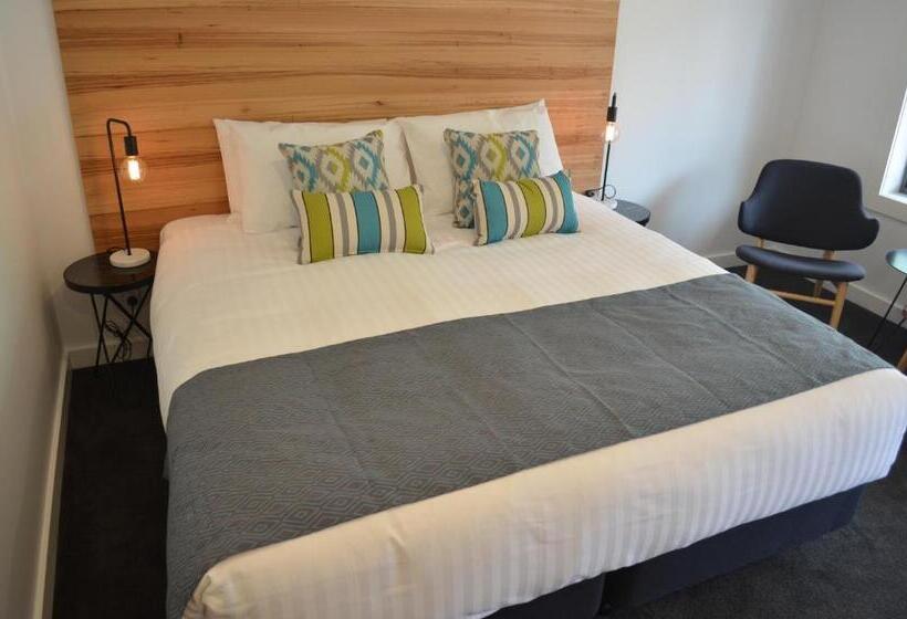 Deluxe Suite King Bed, Bright Colonial Motel