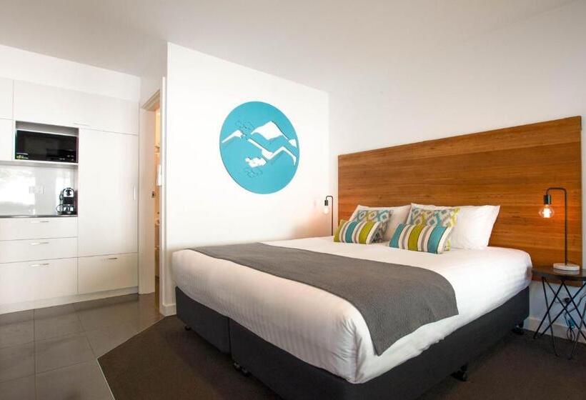 Deluxe Suite King Bed, Bright Colonial Motel