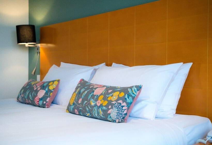 패밀리 스튜디오, Gateway Hotel By Nightcap Plus