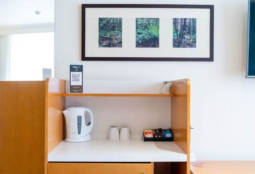 패밀리 스튜디오, Gateway Hotel By Nightcap Plus