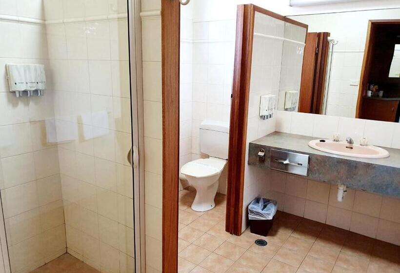 חדר משפחתי, Golden Grain Motor Inn