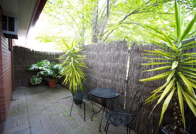 חדר סופריור עם ג'קוזי, Golden Grain Motor Inn