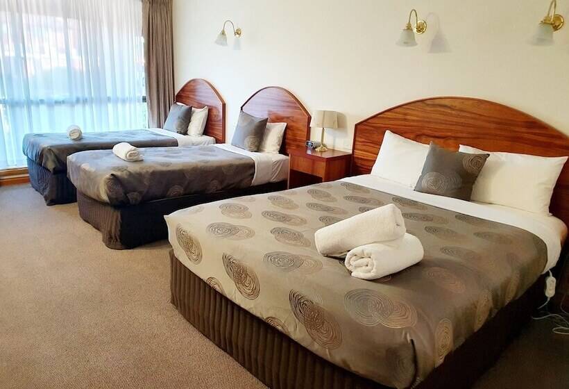 חדר משפחתי, Golden Grain Motor Inn