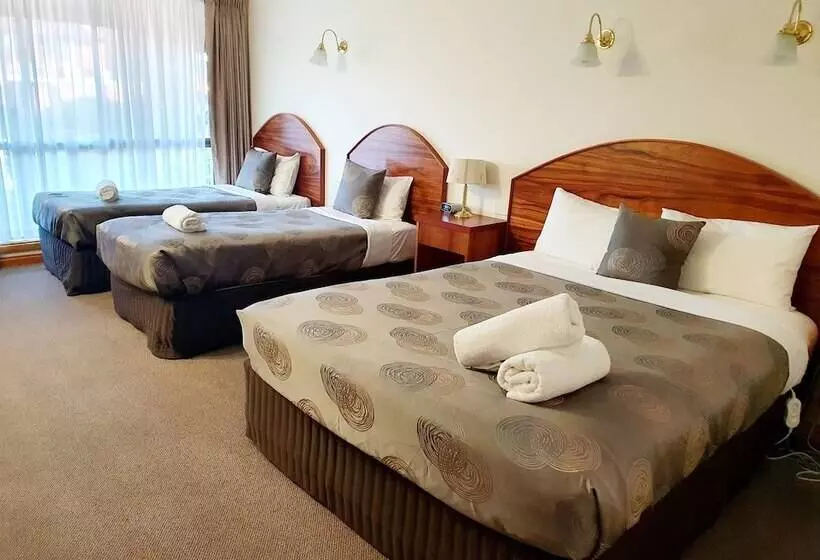 ファミリールーム, Golden Grain Motor Inn