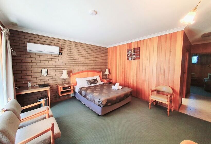 חדר משפחתי, Golden Grain Motor Inn