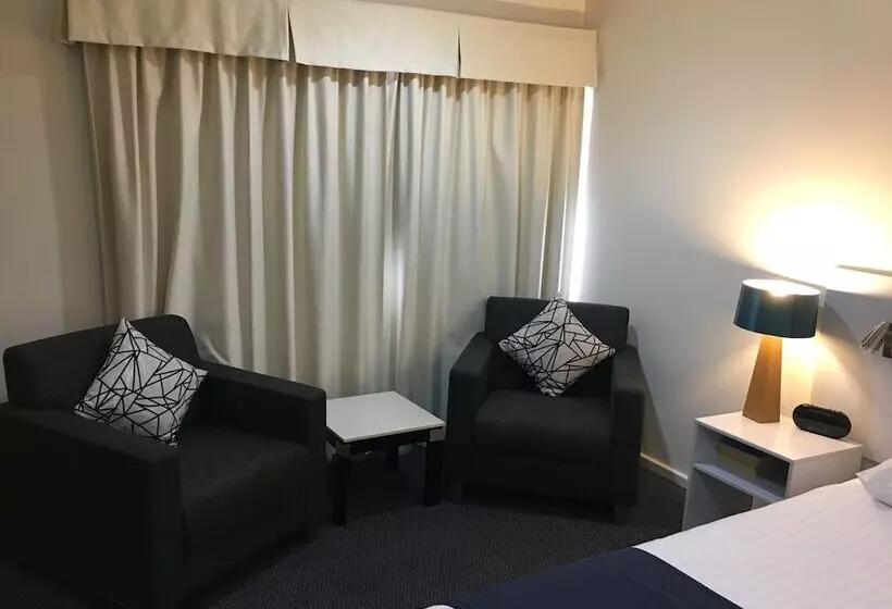 اتاق لوکس, Lakeview Motor Inn