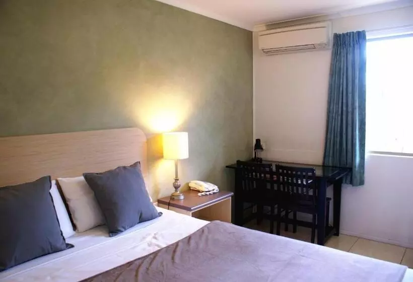 Standard-studio, Mackay Motor Inn