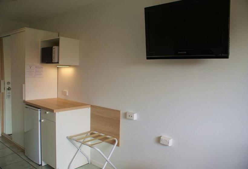 استودیوی استاندارد, Mackay Motor Inn