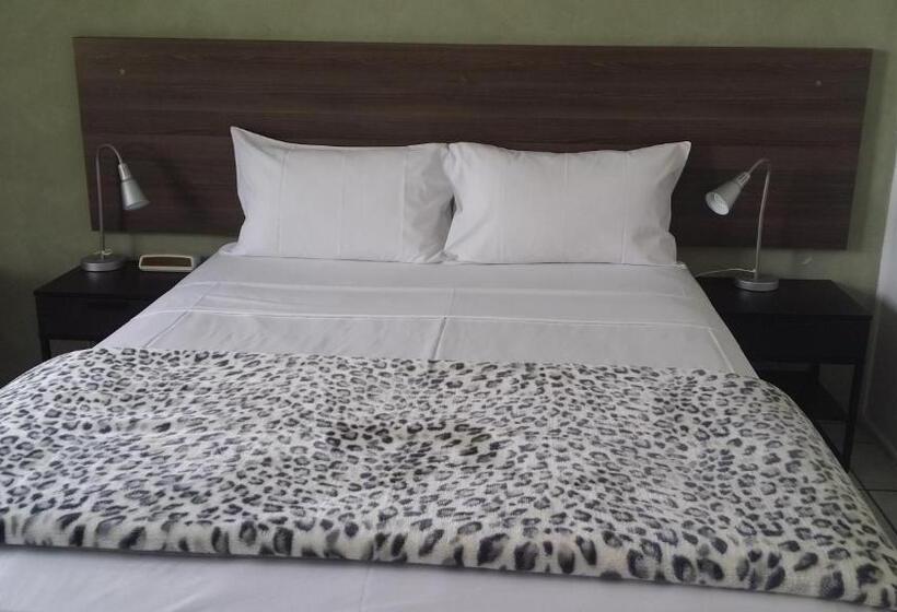 استودیوی استاندارد, Mackay Motor Inn