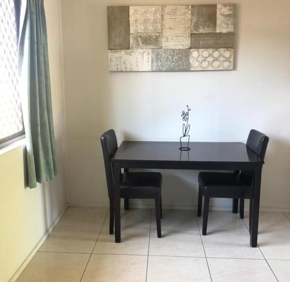 استودیوی استاندارد, Mackay Motor Inn