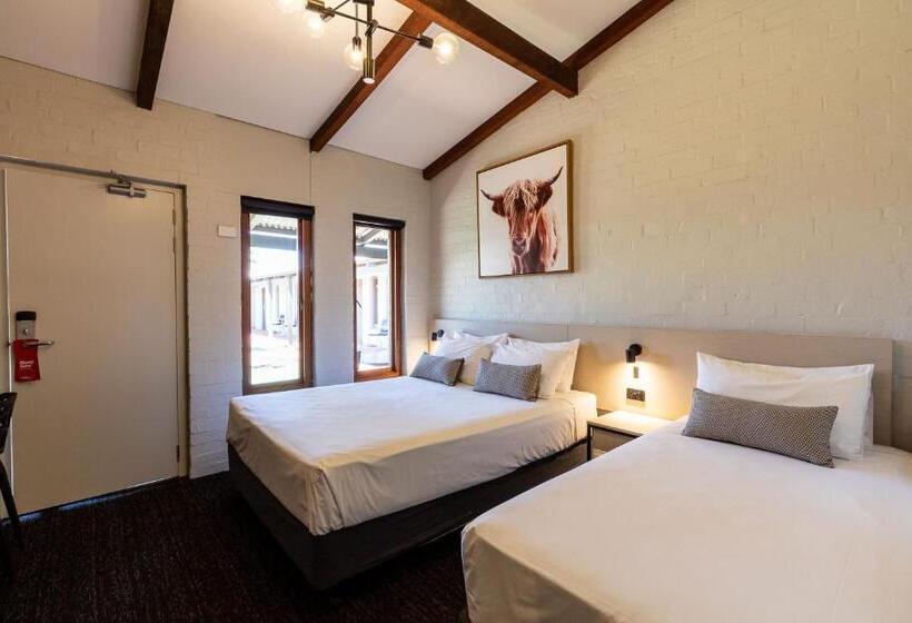 إستوديو قياسى سرير ملكى, Nightcap At Wintersun