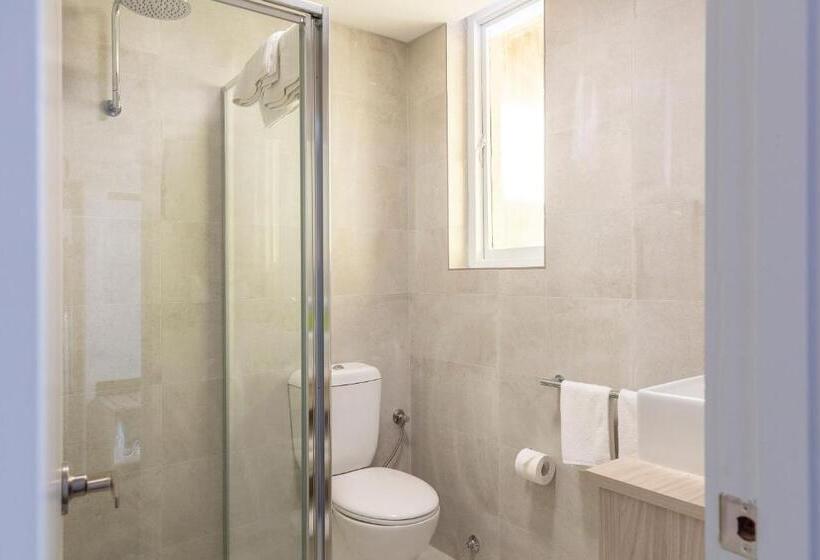 إستوديو قياسى سرير ملكى, Nightcap At Wintersun