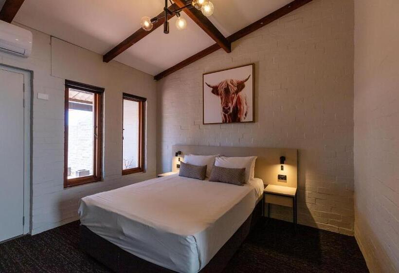 شقة غرفة واحدة, Nightcap At Wintersun