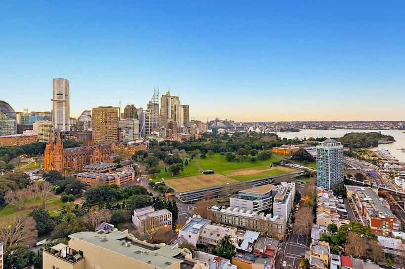 Номер Стандарт Вид на Город, The Sydney Boulevard