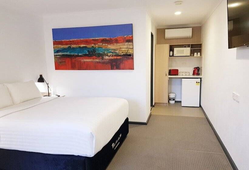 سوییت جونیور, William Macintosh Motor Lodge