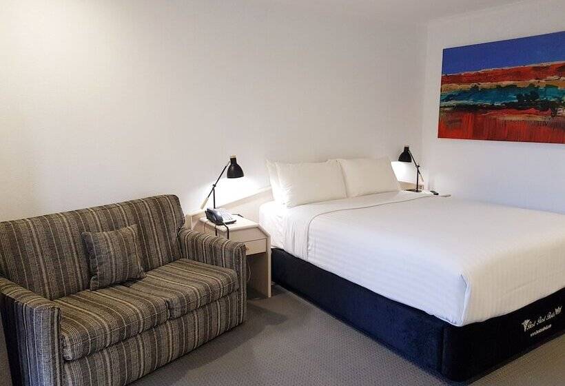 سوییت جونیور, William Macintosh Motor Lodge