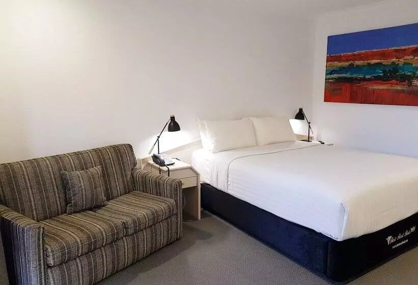 سوییت جونیور, William Macintosh Motor Lodge