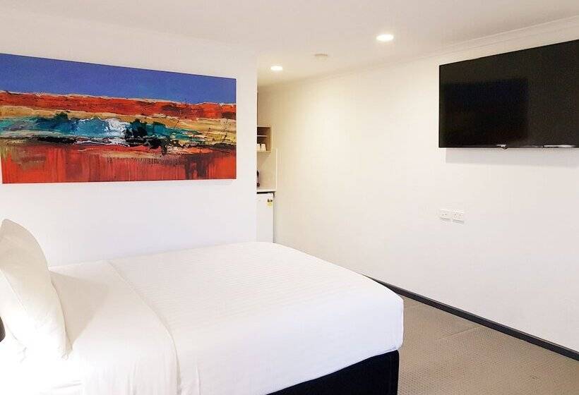 سوییت جونیور, William Macintosh Motor Lodge