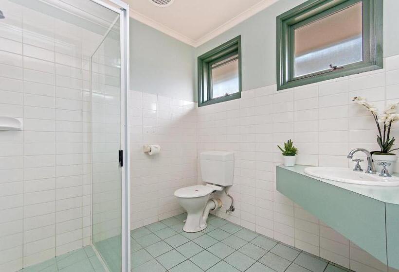 חדר סטנדרט לשלושה, Melaleuca Motel