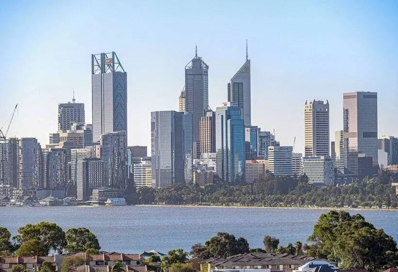 اتاق سوپریور با چشم‌انداز رودخانه, Metro Hotel Perth