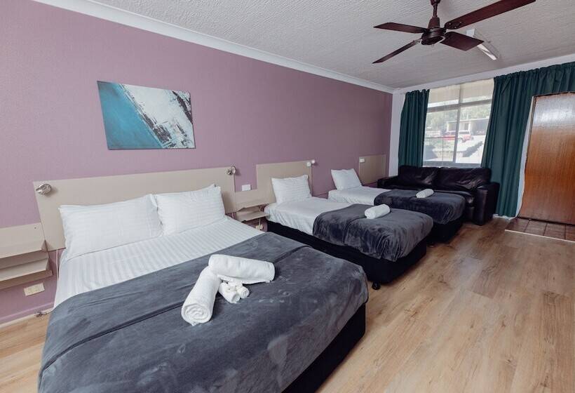 חדר משפחתי, Cumberland Motor Inn