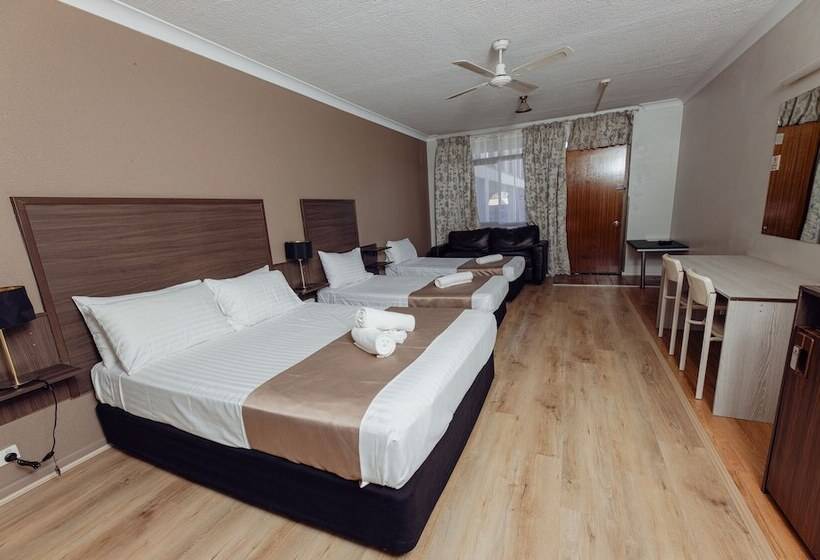 חדר משפחתי, Cumberland Motor Inn