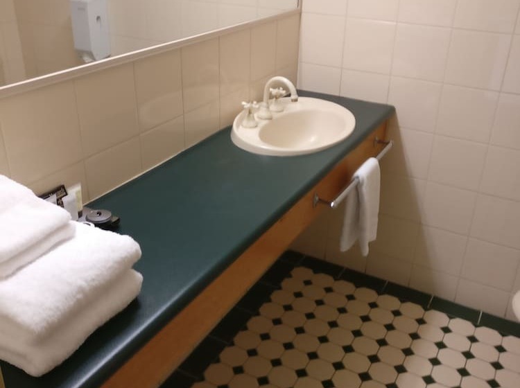 家庭间, Echuca Nirebo Motel