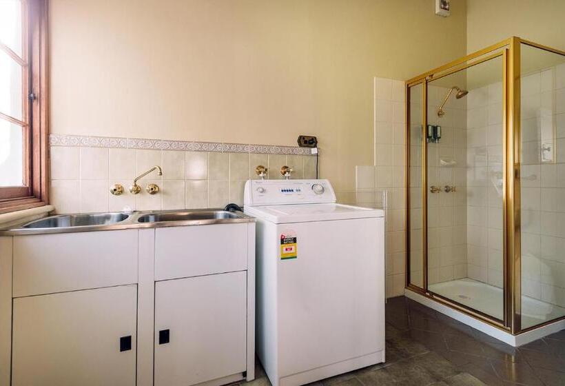 דירת שני חדרים, Fitzroy Motor Inn