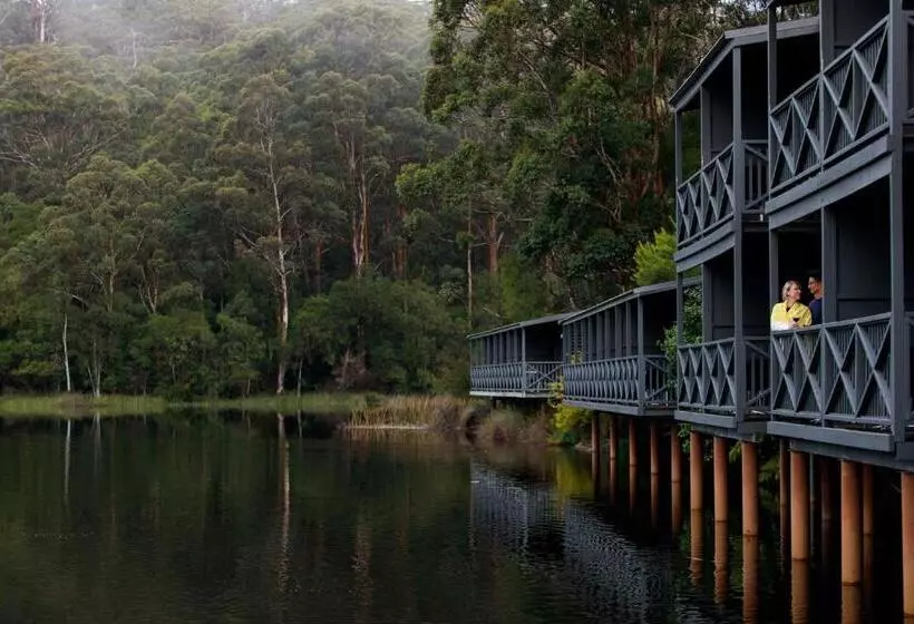 Standard studio with lake view, Rac Karri Valley Resort
