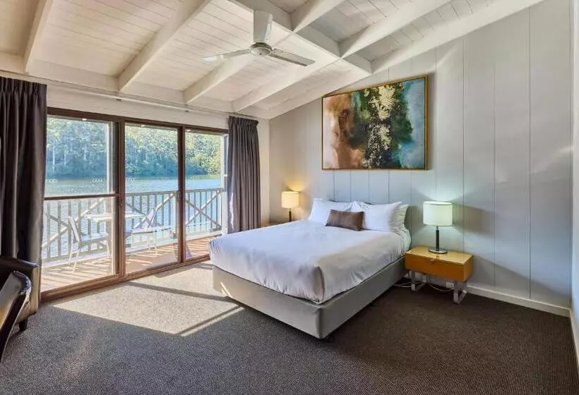 Standard studio with lake view, Rac Karri Valley Resort