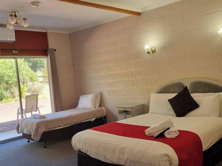 Номер Deluxe, The Grampians Motel