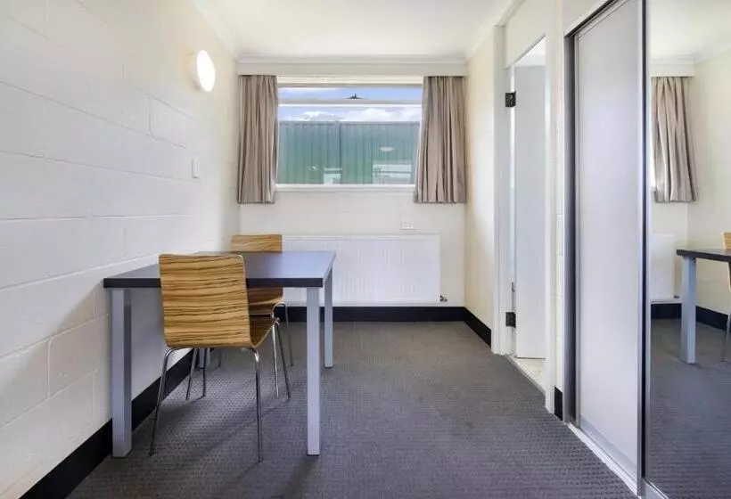 Standard Room, Top Of The Town Hotel Motel