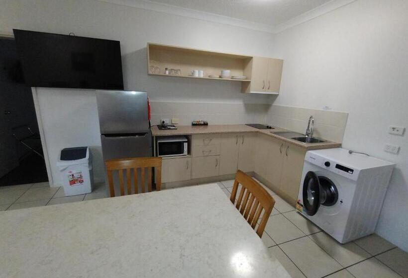 이그제큐티브 스튜디오, Cascade Motel In Townsville