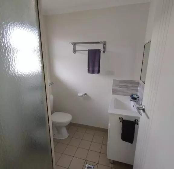 キングサイズベッドのスタンダードルーム, Cascade Motel In Townsville