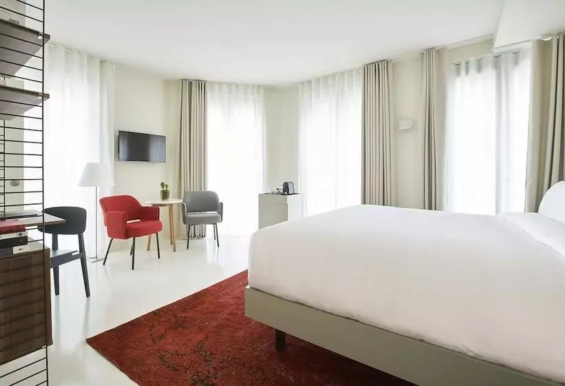 クラブルーム, 9hotel Sablon