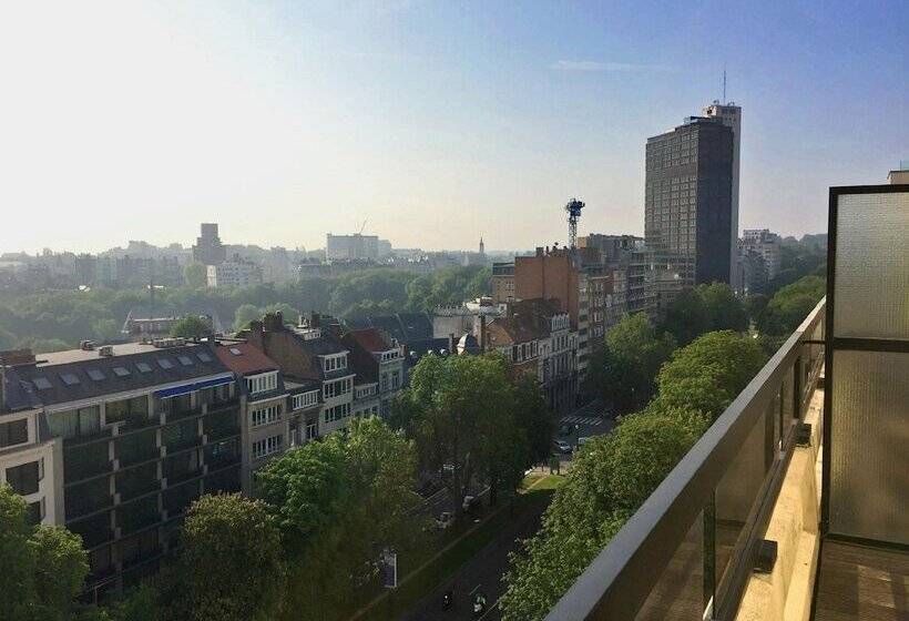 سوییت اجرایی, Barsey By Warwick