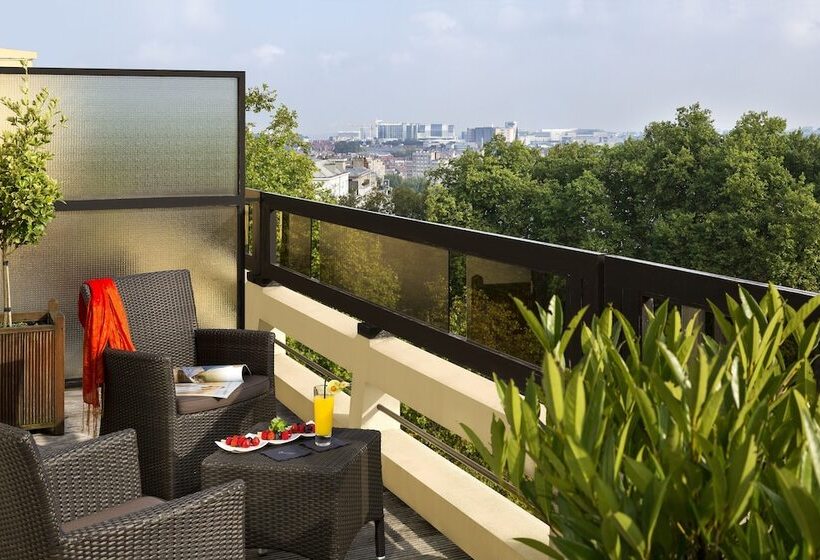 سوییت اجرایی, Barsey By Warwick