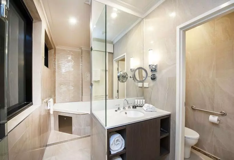 سوییت لوکس, Burke And Wills Hotel Toowoomba