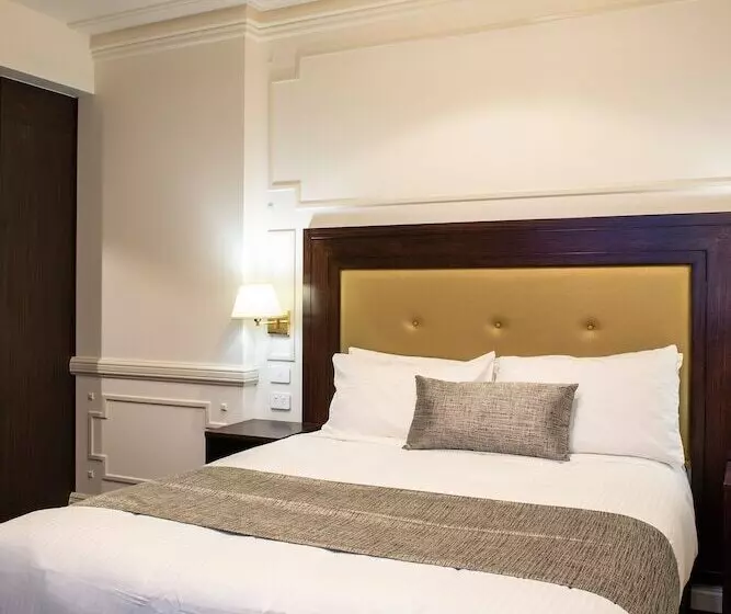 سوییت لوکس, Burke And Wills Hotel Toowoomba