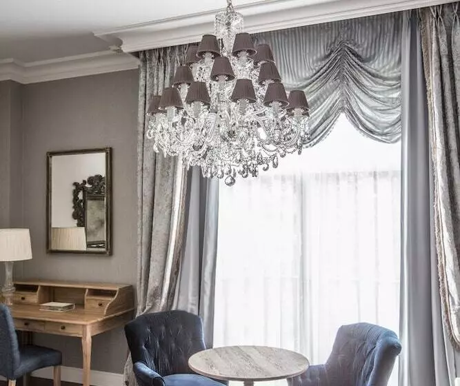 سوئیت پریمیوم, Boutique Hotel De Castillion
