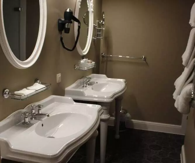 اتاق کلاسیک سه تخته, Boutique Hotel De Castillion   Small Elegant Family