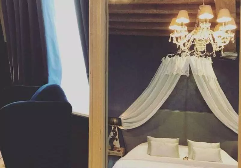 سوییت جونیور لوکس, Boutique Hotel De Castillion