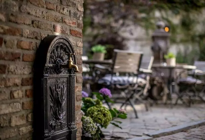 اتاق کلاسیک سه تخته, Boutique Hotel De Castillion   Small Elegant Family