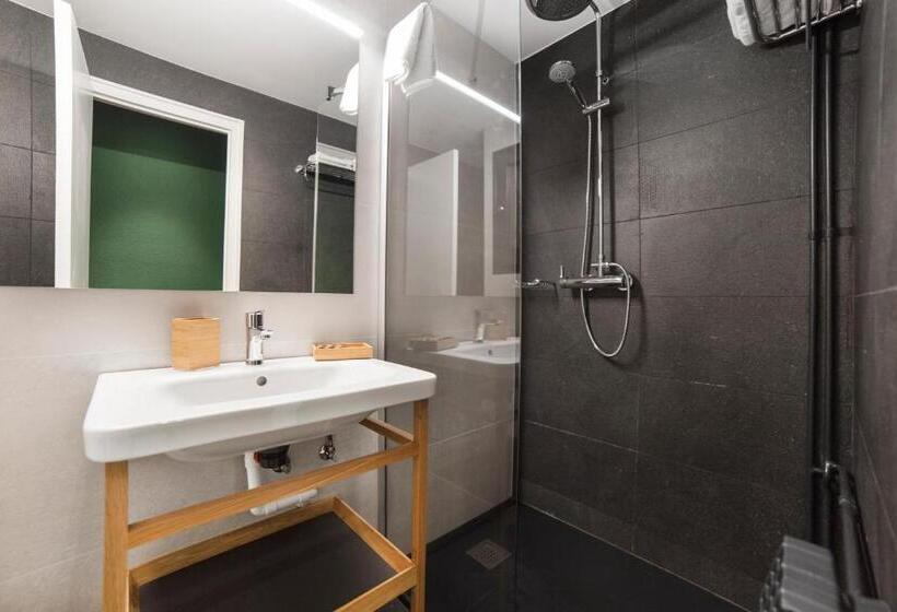 اتاق استاندارد یک نفره, Glaner Hotel Cafe