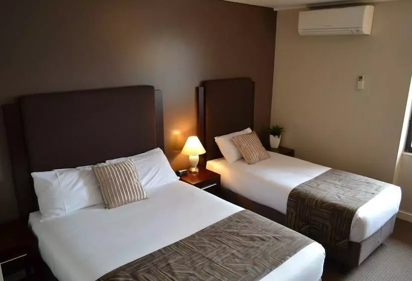 اتاق اجرایی, Madison Plaza Townsville