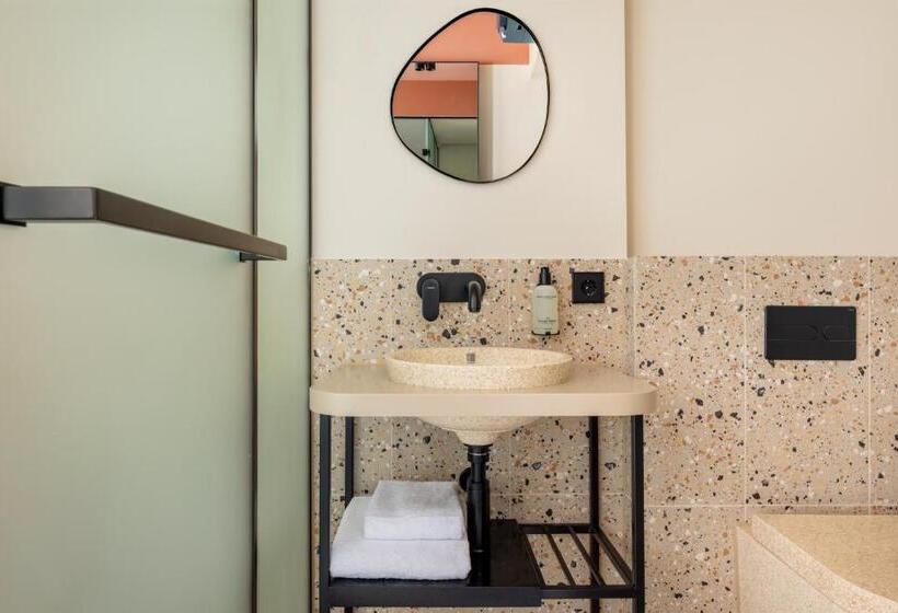 Номер Basic, The Usual Brussels