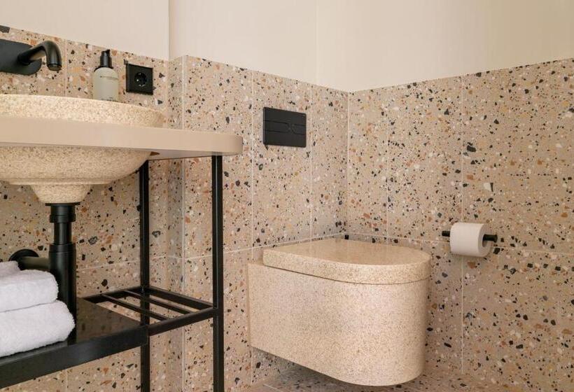 Номер Стандарт, The Usual Brussels