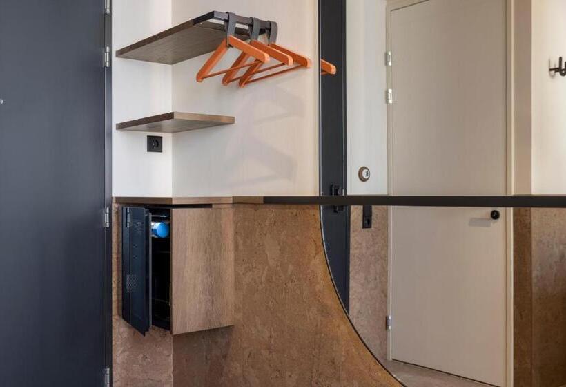 Номер Стандарт, The Usual Brussels