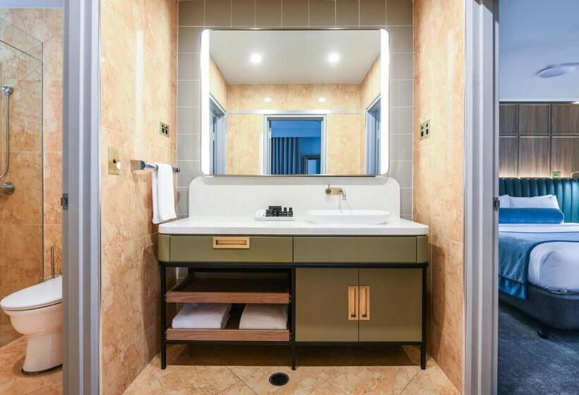 מיטת קינג בסוויטה, Powerhouse Hotel Tamworth By Rydges